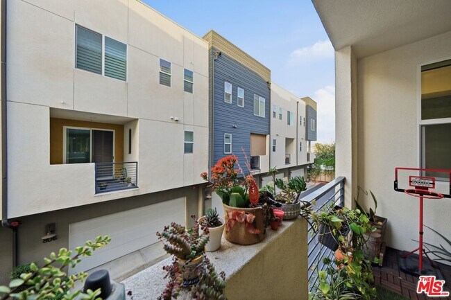 Foto del edificio - 807 Jade Pl.