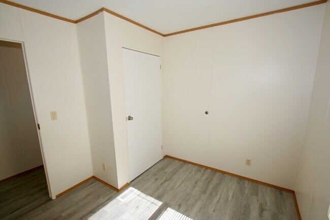 Foto del edificio - 24455 Needham Rd