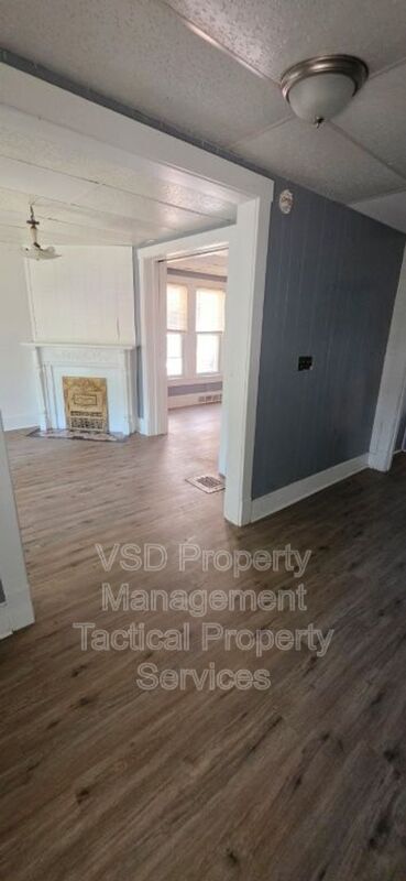 Building Photo - 1583 E 84th St