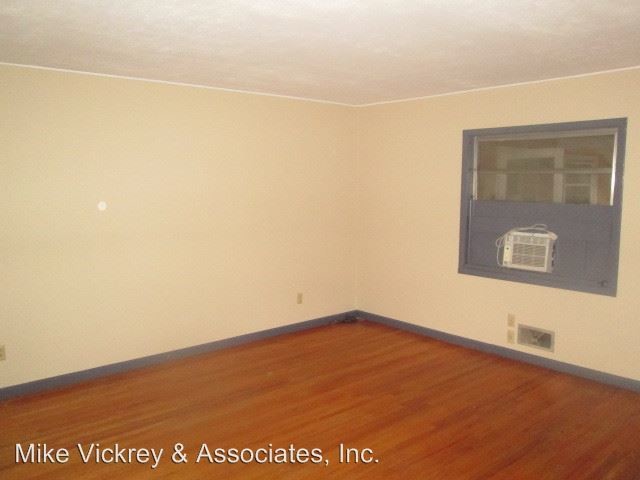 Building Photo - 3325 Tanglewood Dr
