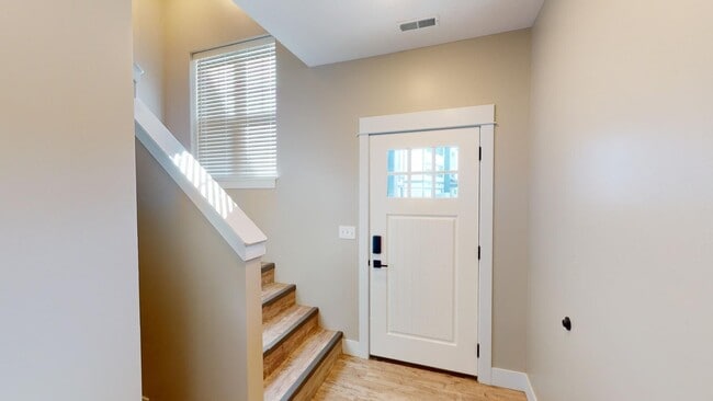 Foto del edificio - Spacious 3-Bed Carriage House in the Heart of Prairie District