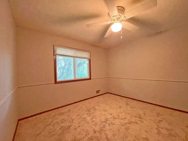 Building Photo - Newly Redone 3 Bedroom Bungalow in Tonka B...
