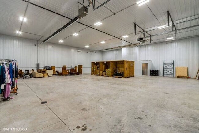 Building Photo - $2,000 | Large Commercial Warehouse Bay For Lease | Available November 1st, 2026
