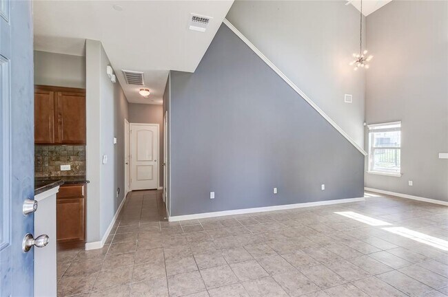 Building Photo - 1620 Bryant Dr