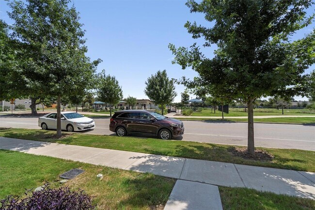 Building Photo - 1805 Artesian Spgs Xing