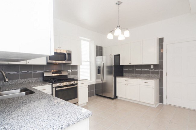 Foto del edificio - 3229 W Dickens Ave