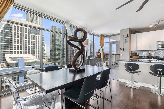Foto del edificio - 100 E 14th St