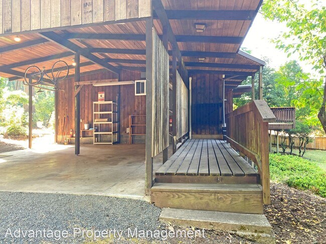 Foto del edificio - 3 br, 2 bath House - 1027 NW Alder Creek Dr