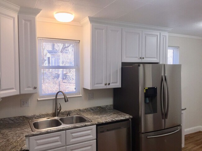 Foto del edificio - REMODELED 2 Bedroom Downtown Home