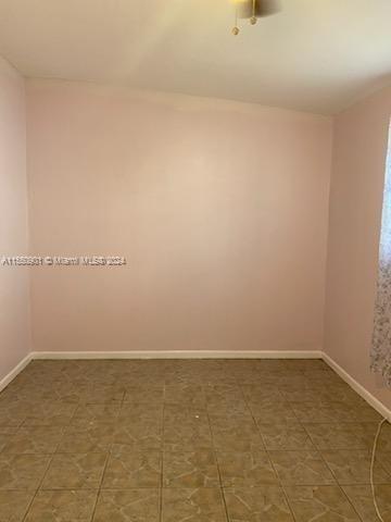 Foto del edificio - 615 NE 164th St