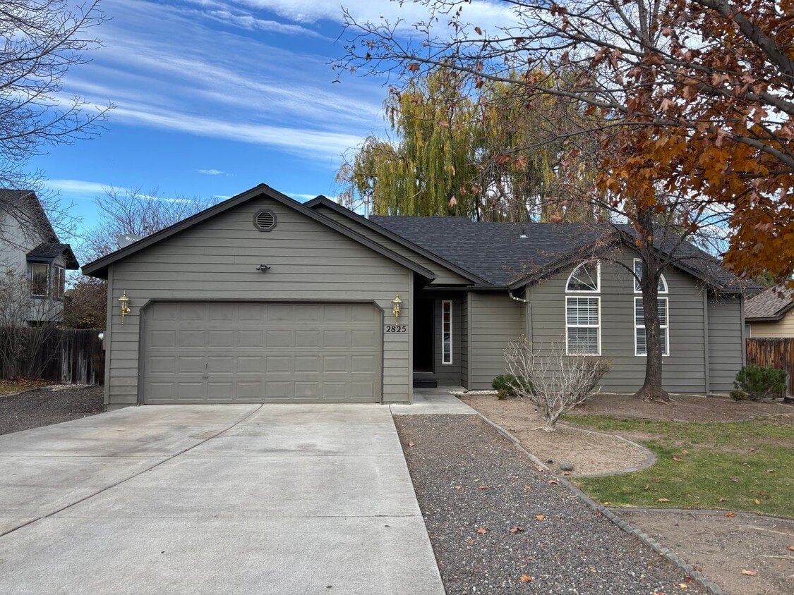 Primary Photo - Desirable one Level Home in SW Redmond!