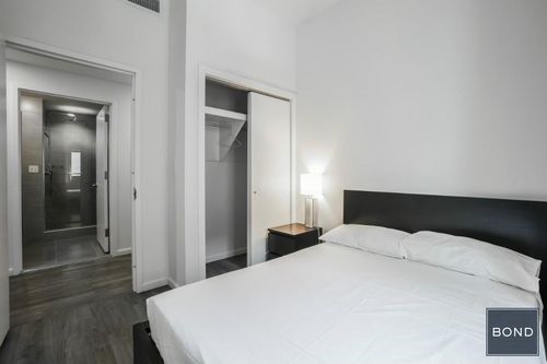 Foto del edificio - 311 W 46th St