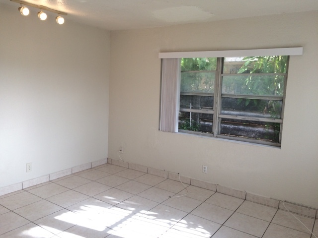 Foto del edificio - Large 3-1.5 Duplex with Central AC & washe...