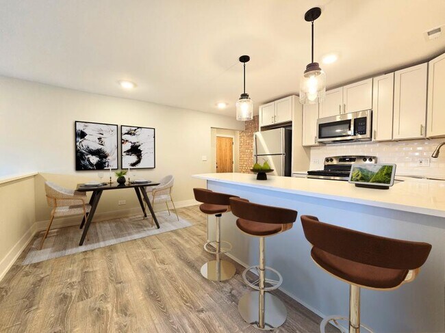 Building Photo - 2 bedroom in CHICAGO IL 60610