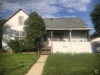 Building Photo - 829 Milwaukee St
