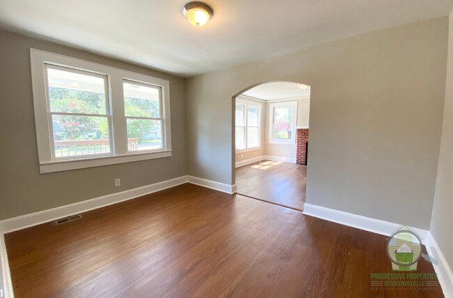 Building Photo - 607 Perry Rd