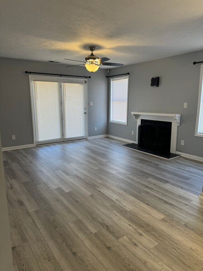 Foto del edificio - Condo close to Fort Liberty