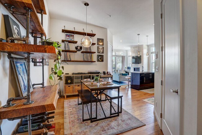 Foto del edificio - 2 bedroom 2 bath Penthouse apartment in Wa...