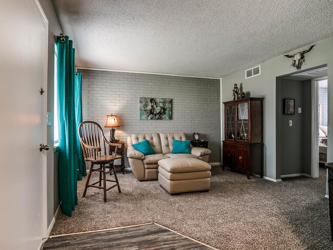 Creekside Apartments Oklahoma City Ok Apartments Com