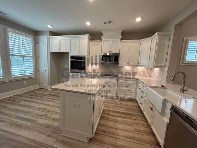 Foto del edificio - 411 Silverbell Ct
