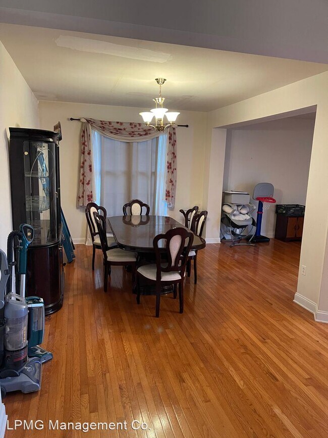 Building Photo - 4 br, 2.5 bath House - 9710 Bridle Rd
