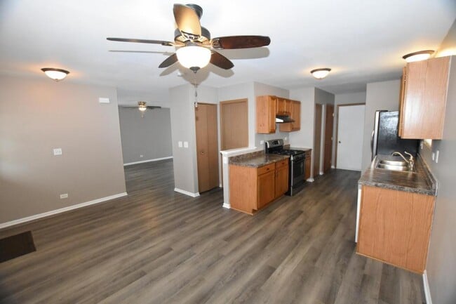 Foto del edificio - 24 Waterbury Cir