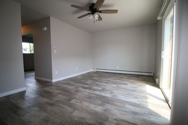 Building Photo - 3 Bedroom Townhouse