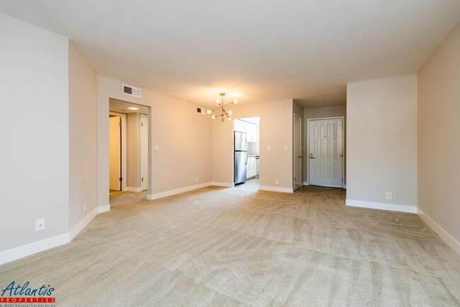 Foto del edificio - The Courtyard | Lovely Condo | Washer/Dryer In Unit