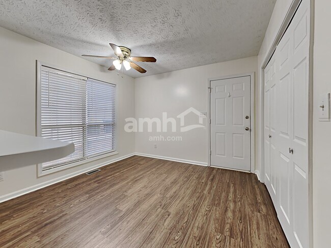 Foto del edificio - 817 Hillary Ct