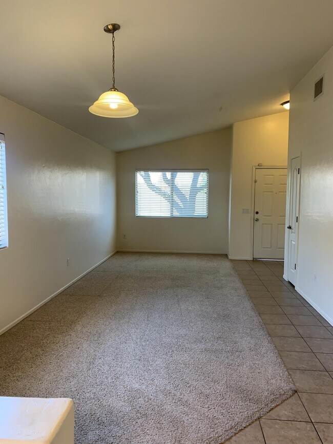 Building Photo - 6585 E Ladonna Ln