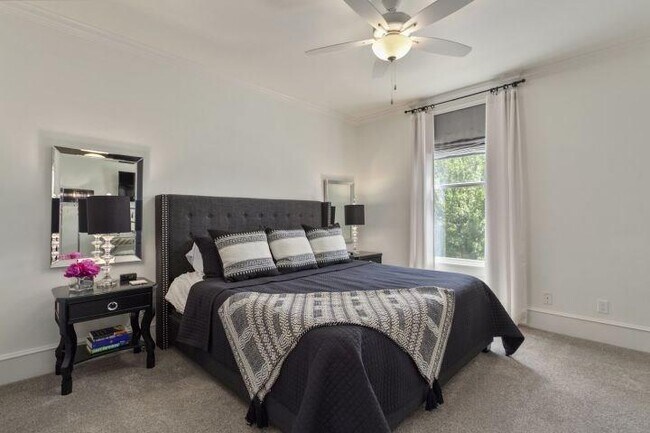 Foto del edificio - 600 W Meadow St