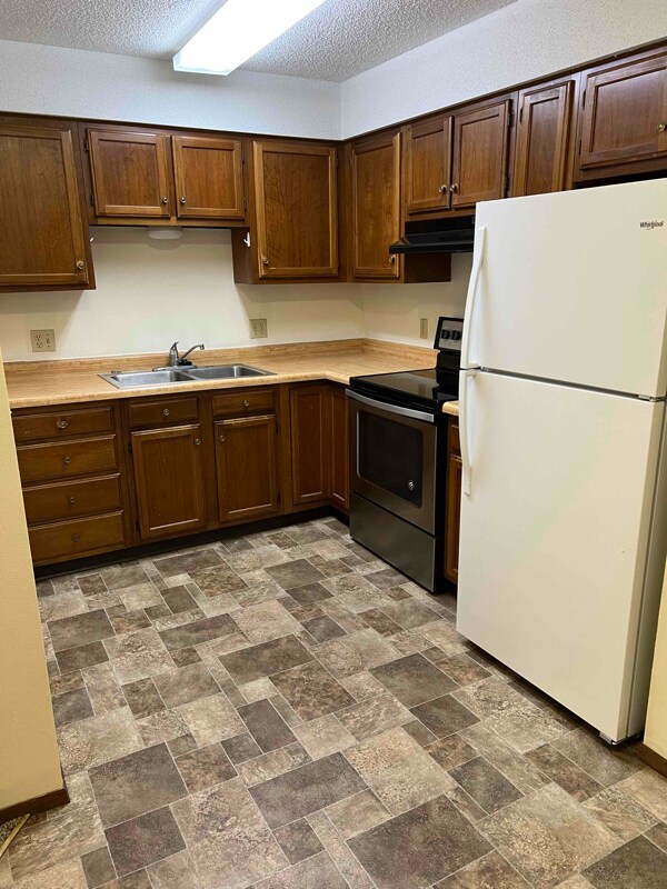 336 W Cedar St Unit 8, Dike, IA 50624 Room for Rent in Dike, IA