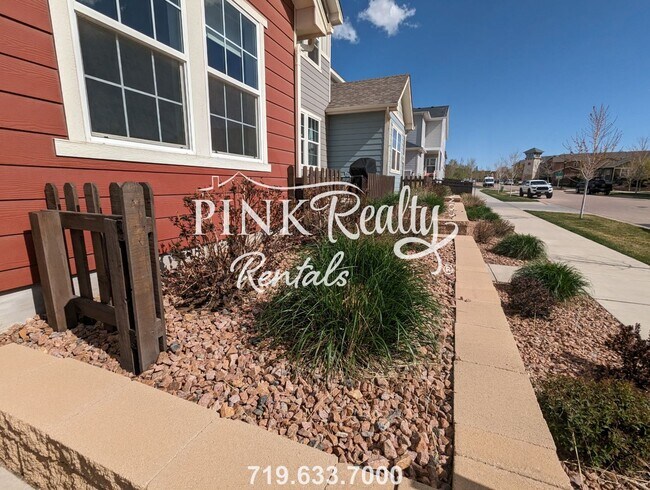 Building Photo - Newer Gold Hill Mesa Townhome
