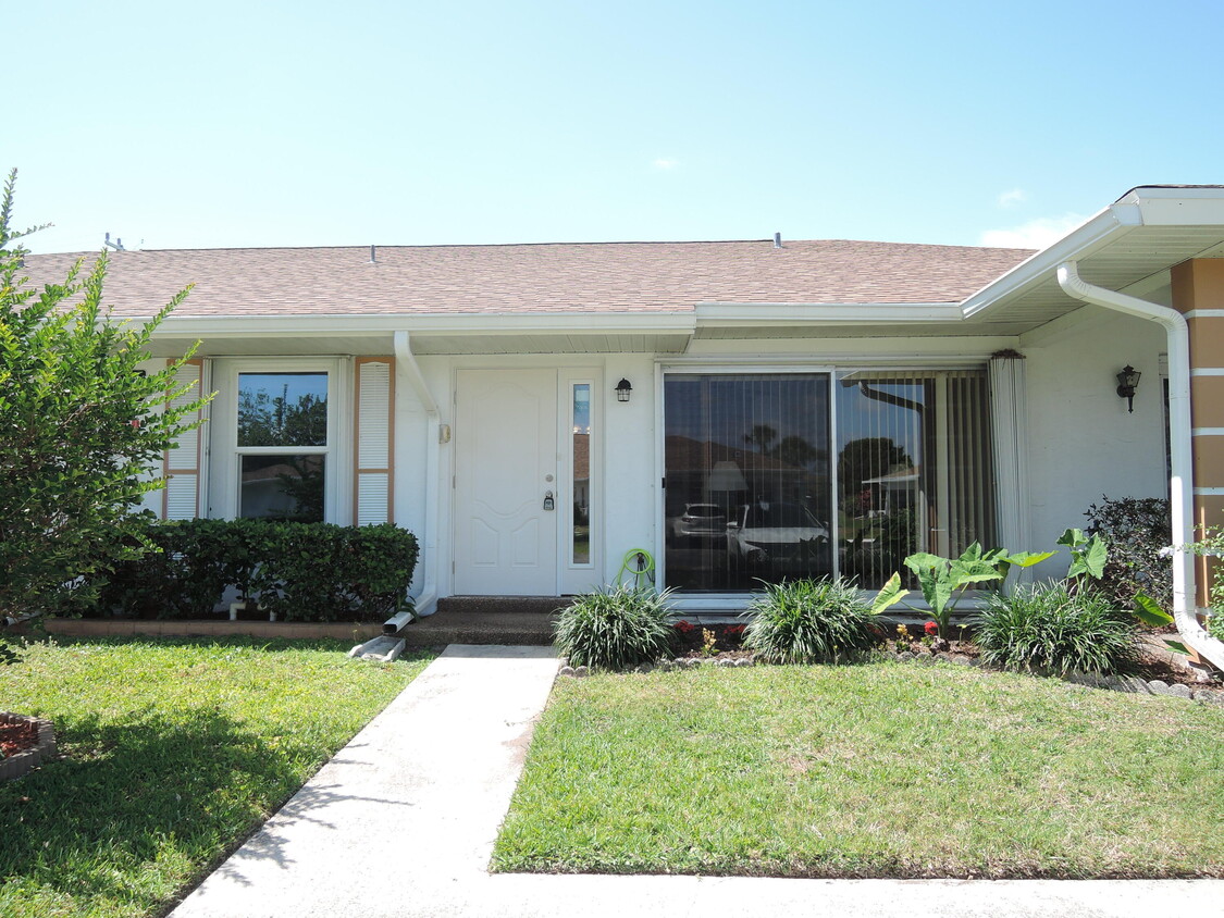 Foto principal - 1233 S Lakes End Dr