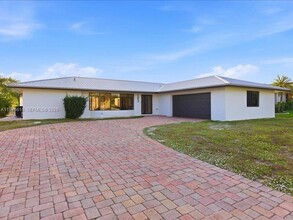 Building Photo - 103 Tropicana Dr