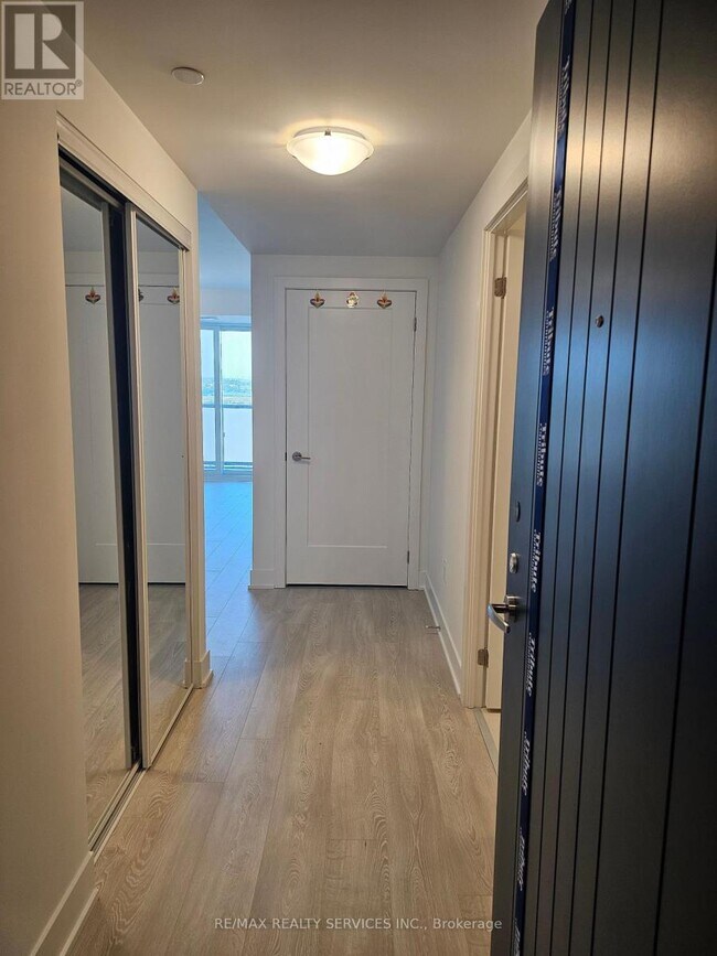 Photo du bâtiment - 2545-2545 Simcoe St N
