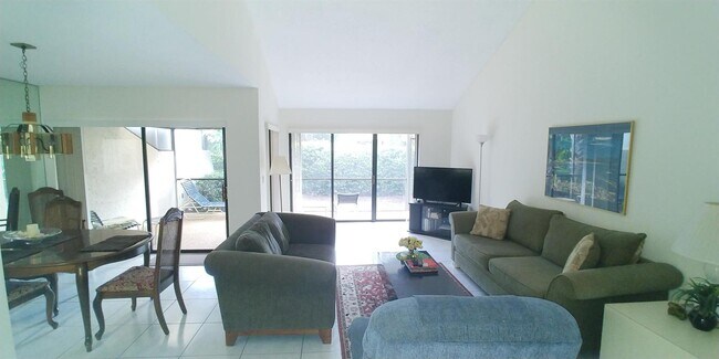 Foto del edificio - 17210 Hilliard Terrace