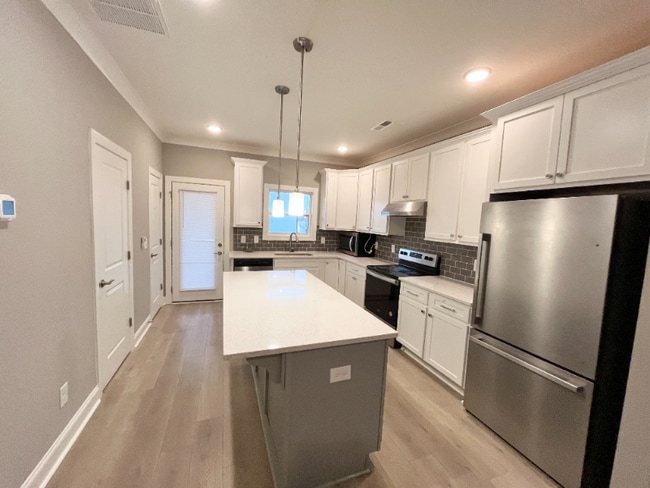 Building Photo - 465 Portsdale Dr