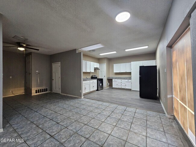 Foto del edificio - 8751 Winchester Rd