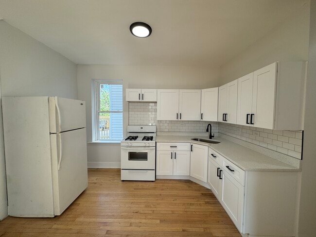 Building Photo - 3516 W Evergreen Ave