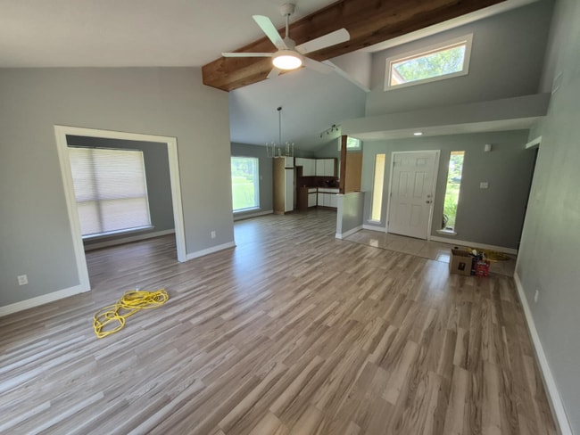 Building Photo - 320 Lakeview Dr