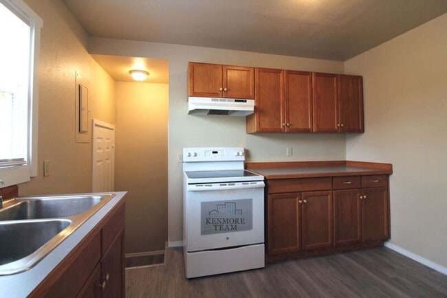 Building Photo - 408 Benham St