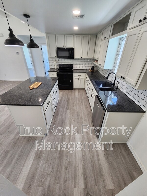 Foto del edificio - 127 E 3rd St