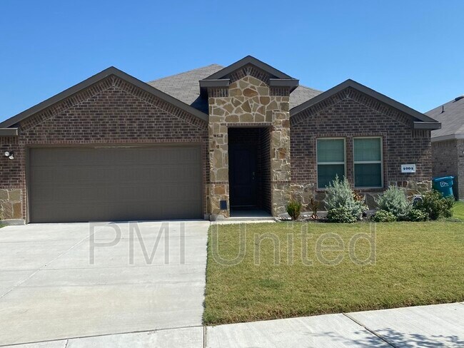 Building Photo - 4004 Huntington Dr
