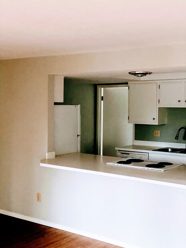 Cocina - 330 SE Donnelly Ln