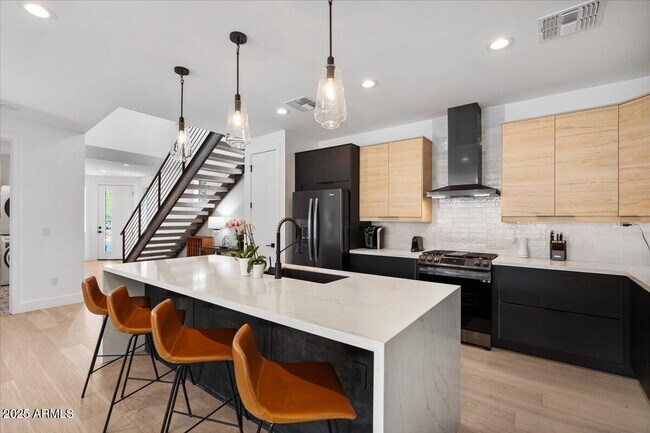 Foto del edificio - 220 W Monterosa St