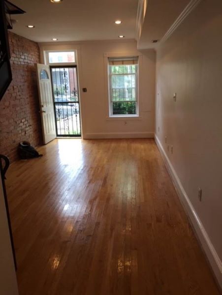 Building Photo - 927 8th St NE