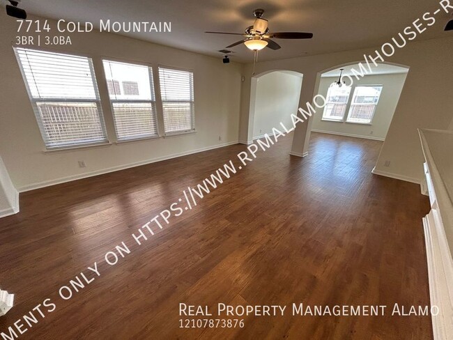 Building Photo - AVAILABLE NOW! 2-Story 3 Bedroom / 2.5 Bat...