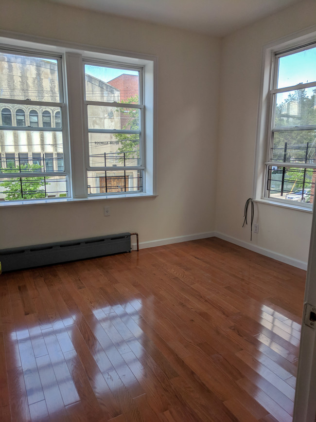 Building Photo - 1610 Avenue R