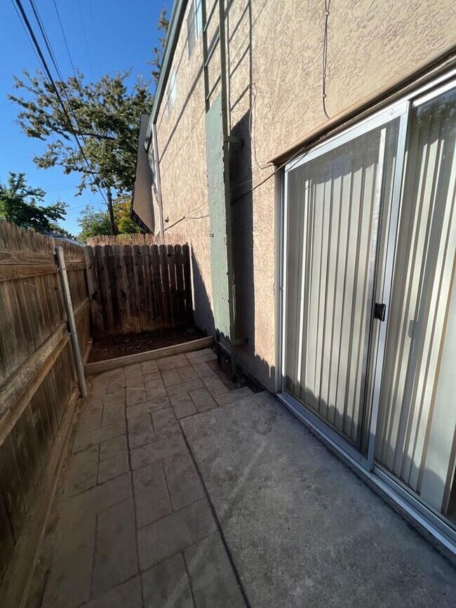 Foto del edificio - Charming 2 Bedroom, 1 Bathroom With Large ...